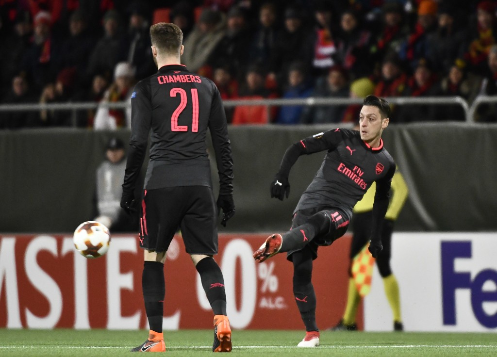 Arsenal's Mesut Özil (R) plays the ball during the UEFA Europa League round of 32, first leg football match of Ostersund FK vs Arsenal FC on February 15, 2018 in Ostersund, Sweden. / AFP PHOTO / TT NEWS AGENCY / Robert HENRIKSSON / Sweden OUT (Photo credit should read ROBERT HENRIKSSON/AFP/Getty Images)