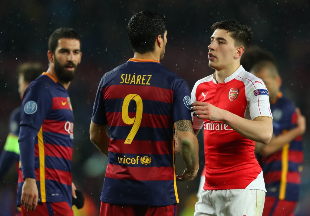 BARCELONA, SPAIN - MARCH 16: Luis Suarez (C) of Barcelona and Hector Bellerin (R) of Arsenal shake hands after the UEFA Champions League round of 16, second Leg match between FC Barcelona and Arsenal FC at Camp Nou on March 16, 2016 in Barcelona, Spain. (Photo by Richard Heathcote/Getty Images)