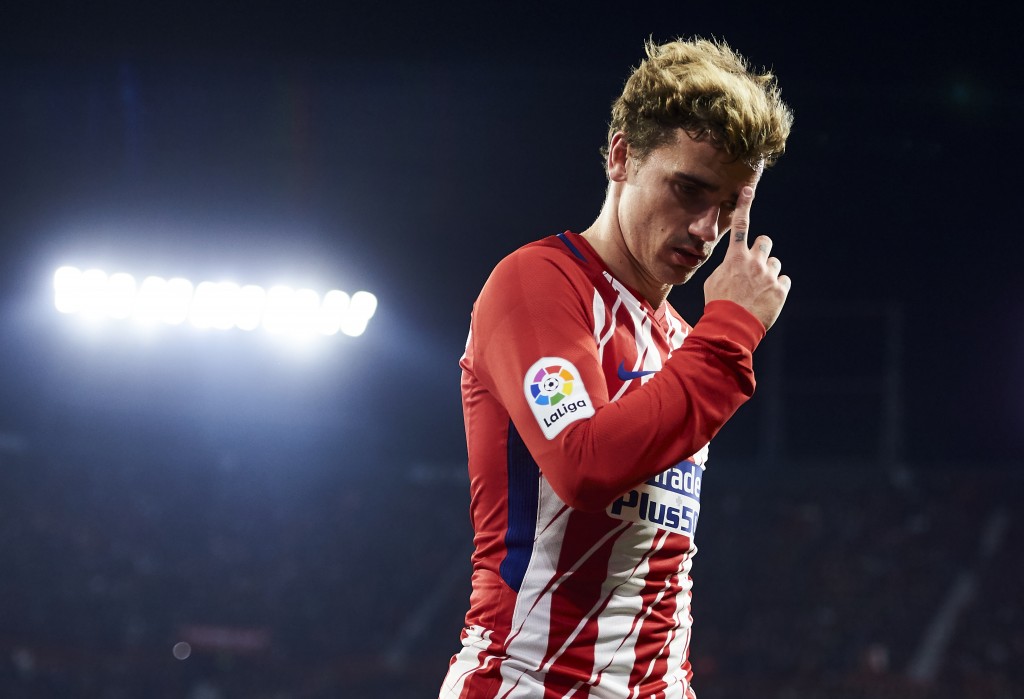 SEVILLE, SPAIN - FEBRUARY 25: Antoine Griezmann of Atletico Madrid reacts during the La Liga match between Sevilla CF and Atletico Madrid at Estadio Ramon Sanchez Pizjuan on February 25, 2018 in Seville, Spain. (Photo by Aitor Alcalde/Getty Images)