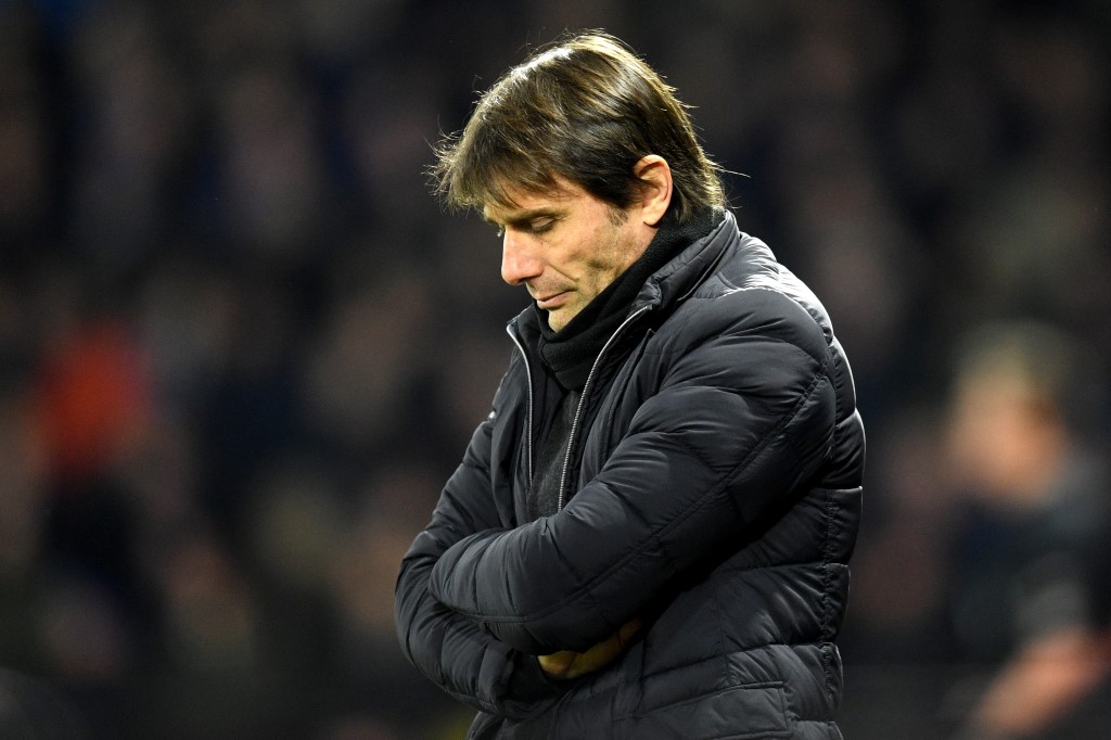WATFORD, ENGLAND - FEBRUARY 05: Antonio Conte, Manager of Chelsea looks dejected during the Premier League match between Watford and Chelsea at Vicarage Road on February 5, 2018 in Watford, England. (Photo by Michael Regan/Getty Images)