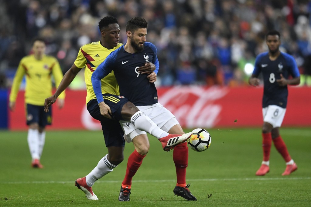 Colombia's defender Yerry Mina (L) vies vies for the ball with France's forward Olivier Giroud during the friendly football match between France and Colombia at the Stade de France, in Saint-Denis, on the outskirts of Paris, on March 23, 2018. / AFP PHOTO / CHRISTOPHE SIMON (Photo credit should read CHRISTOPHE SIMON/AFP/Getty Images)