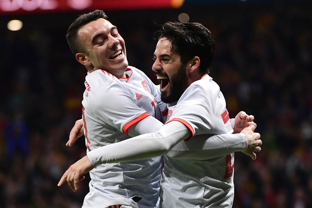 Spain's midfielder Isco (R) celebrates with Spain's forward Iago Aspas after scoring his team's third goal during a friendly football match between Spain and Argentina at the Wanda Metropolitano Stadium in Madrid on March 27, 2018. / AFP PHOTO / PIERRE-PHILIPPE MARCOU (Photo credit should read PIERRE-PHILIPPE MARCOU/AFP/Getty Images)