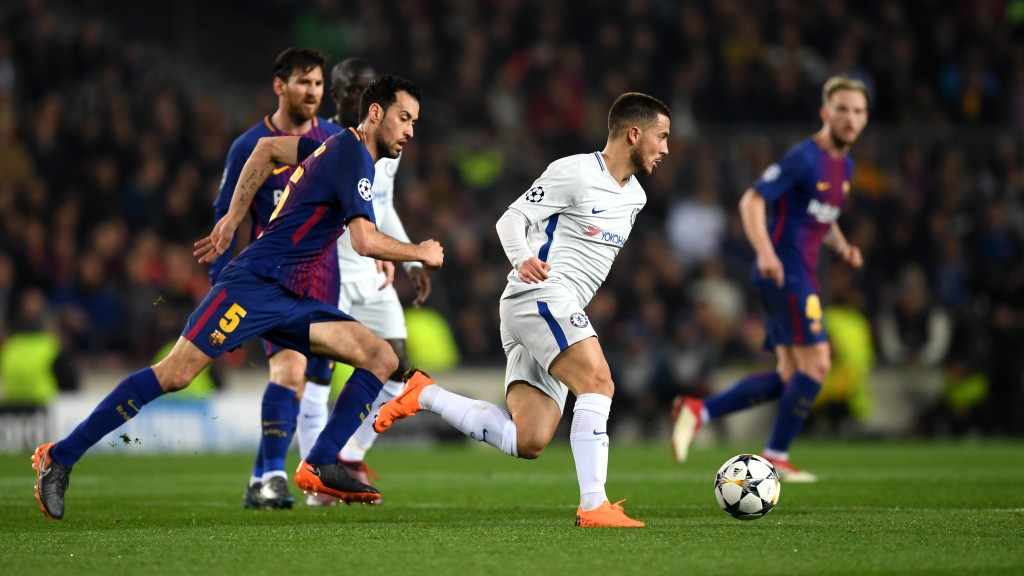 BARCELONA, SPAIN - MARCH 14: Eden Hazard of Chelsea attempts to get away from Sergio Busquets of Barcelona during the UEFA Champions League Round of 16 Second Leg match FC Barcelona and Chelsea FC at Camp Nou on March 14, 2018 in Barcelona, Spain. (Photo by Shaun Botterill/Getty Images)