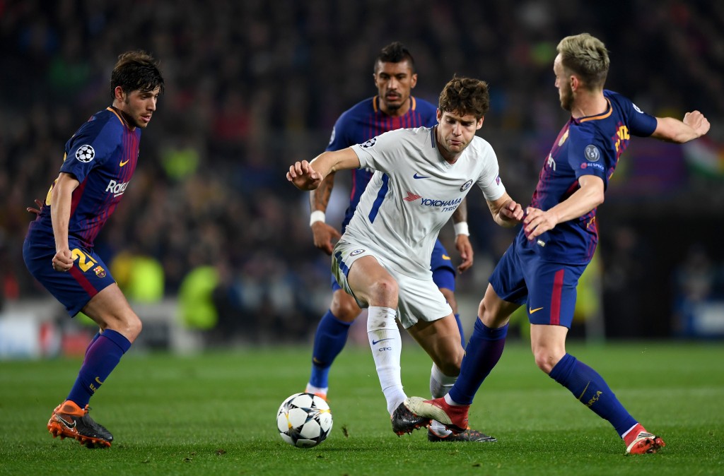 BARCELONA, SPAIN - MARCH 14: Marcos Alonso of Chelsea takes on Sergi Roberto, Paulinho and Ivan Rakitic of Barcelona during the UEFA Champions League Round of 16 Second Leg match FC Barcelona and Chelsea FC at Camp Nou on March 14, 2018 in Barcelona, Spain. (Photo by Shaun Botterill/Getty Images)