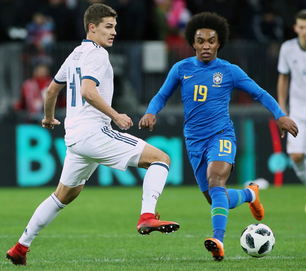 MOSCOW, RUSSIA - MARCH 23: Roman Zobnin of Russia vies for the ball with Willian of Brazil during the International friendly match between Russia and Brazil at Luzhniki Stadium on March 23, 2018 in Moscow, Russia. (Photo by Oleg Nikishin/Getty Images)