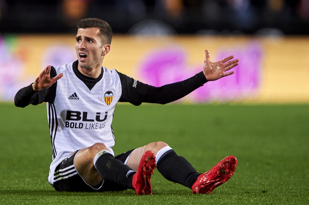 VALENCIA, SPAIN - FEBRUARY 08: Jose Luis Gaya of Valencia CF reacts during the Copa de Rey semi-final second leg match between Valencia and Barcelona on February 8, 2018 in Valencia, Spain. (Photo by Manuel Queimadelos Alonso/Getty Images)