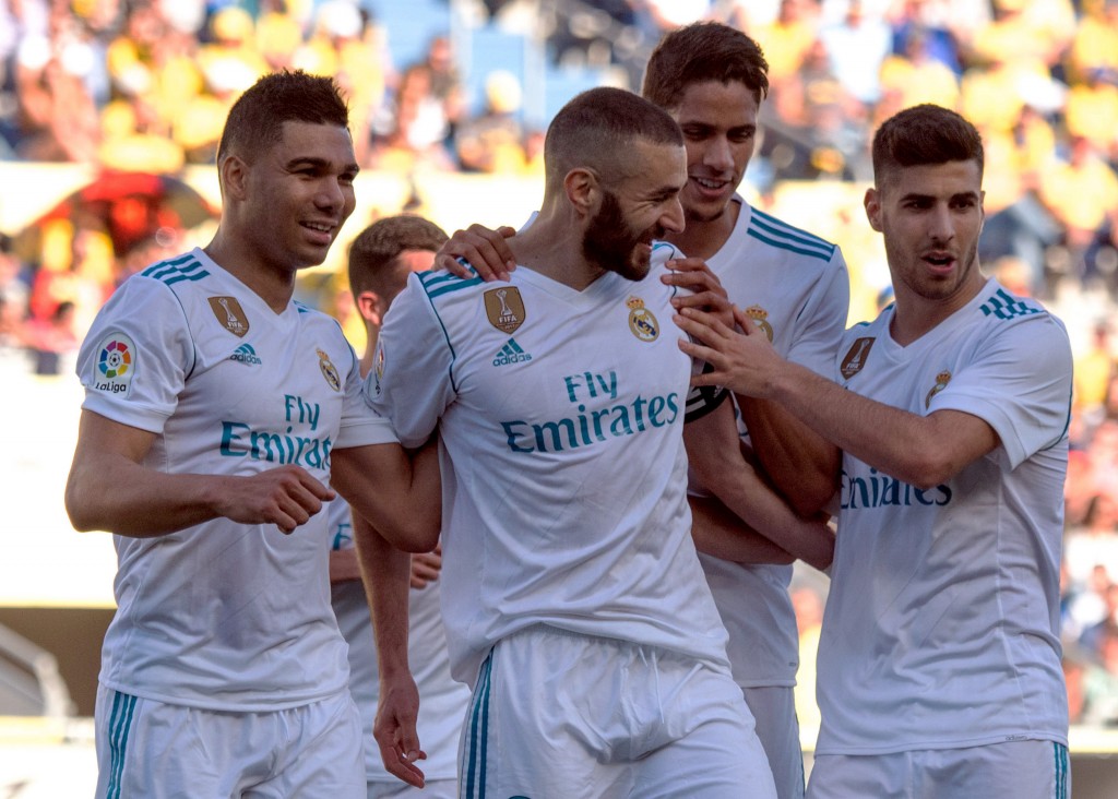Real Madrid's French forward Karim Benzema (C) celebrates a goal with teammates during the Spanish League football match between UD Las Palmas and Real Madrid CF at the Gran Canaria stadium in Las Palmas on March 31, 2018. / AFP PHOTO / DESIREE MARTIN (Photo credit should read DESIREE MARTIN/AFP/Getty Images)