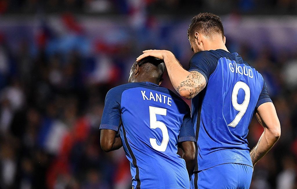 France's midfielder N'Golo Kante (L) congratulates France's forward Olivier Giroud duirng the friendly football match between France and Scotland, at the St Symphorien Stadium in Longeville-lès-Metz, Eastern France, on June 4, 2016. / AFP / FRANCK FIFE (Photo credit should read FRANCK FIFE/AFP/Getty Images)