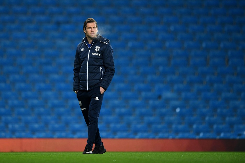 MANCHESTER, ENGLAND - JANUARY 31: Grzegorz Krychowiak of West Bromwich Albion takes a look around the pitch prior to the Premier League match between Manchester City and West Bromwich Albion at Etihad Stadium on January 31, 2018 in Manchester, England. (Photo by Michael Regan/Getty Images)