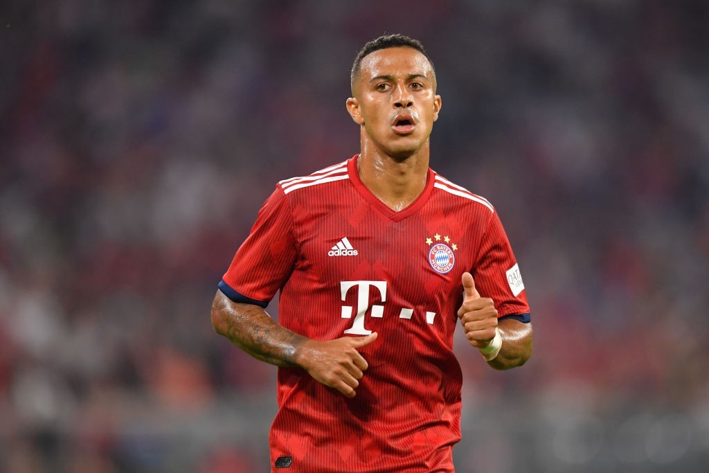 MUNICH, GERMANY - AUGUST 05: Thiago Alcantara of Bayern Muenchen plays the ball during the friendly match between Bayern Muenchen and Manchester United at Allianz Arena on August 5, 2018 in Munich, Germany. (Photo by Sebastian Widmann/Bongarts/Getty Images)