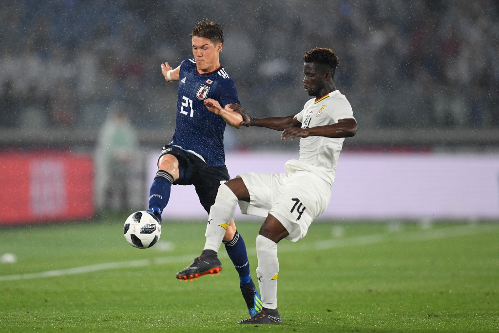 Are you listening Emery? Ampomah (R) issues come-and-get-me plea (Photo by Atsushi Tomura/Getty Images)