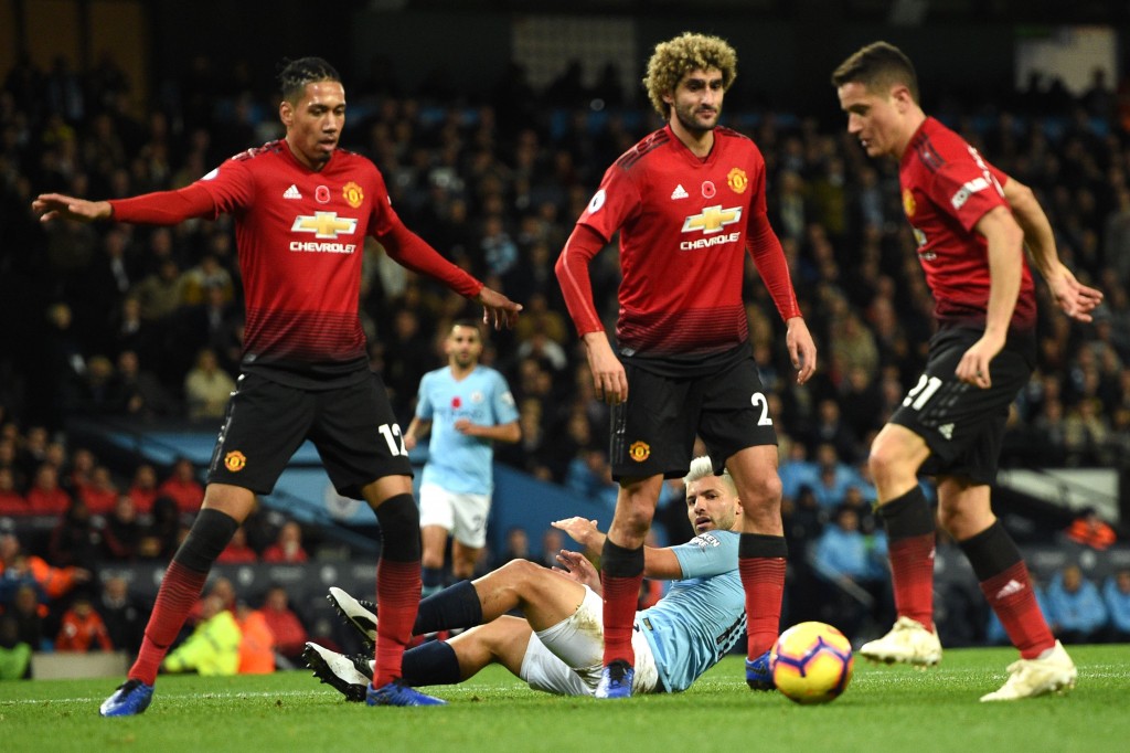 Fellaini and Herrera ineffective (Photo by OLI SCARFF/AFP/Getty Images)