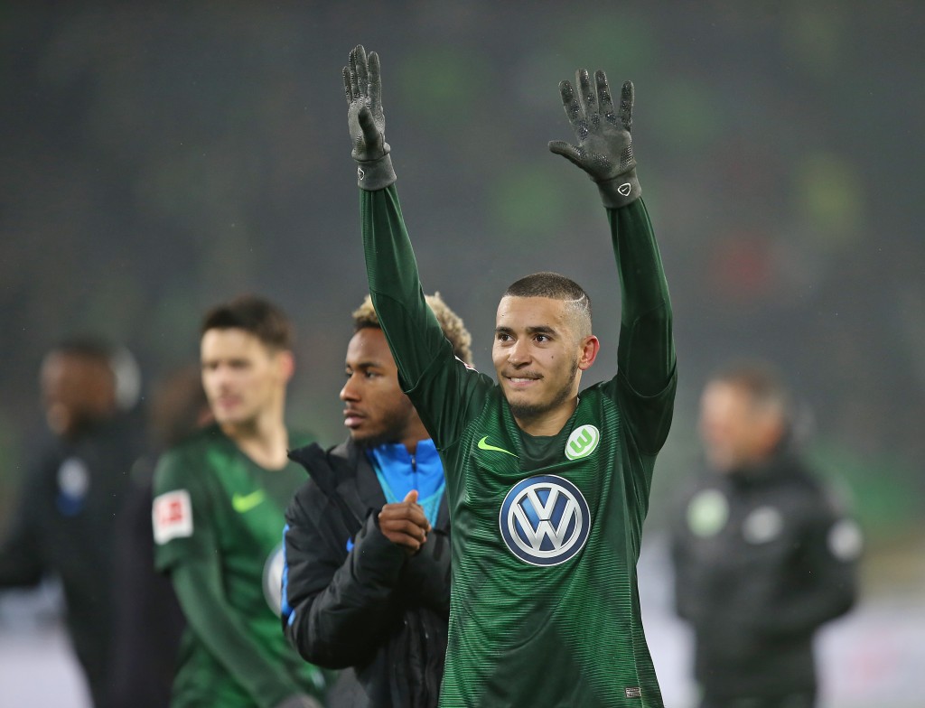 WOLFSBURG, GERMANY - NOVEMBER 24: William (C) of VfL Wolfsburg celebrates after winning the Bundesliga match between VfL Wolfsburg and RB Leipzig at Volkswagen Arena on November 24, 2018 in Wolfsburg, Germany. (Photo by Cathrin Mueller/Bongarts/Getty Images)