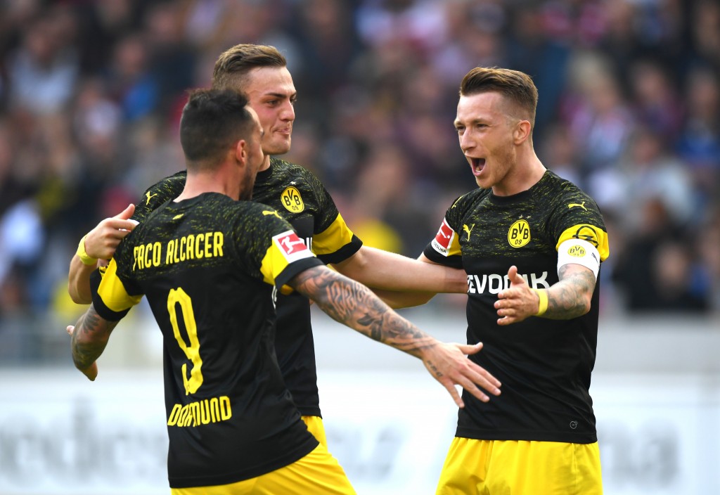 STUTTGART, GERMANY - OCTOBER 20: Paco Alcacer of Borussia Dortmund celebrates with teammates after scoring his team's third goal during the Bundesliga match between VfB Stuttgart and Borussia Dortmund at Mercedes-Benz Arena on October 20, 2018 in Stuttgart, Germany. (Photo by Matthias Hangst/Bongarts/Getty Images)