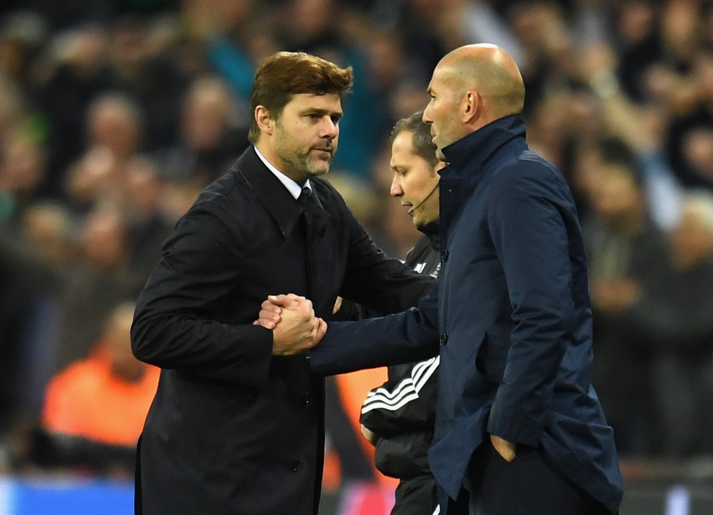 Zizou over Poch for Louis Saha (Photo by Mike Hewitt/Getty Images)