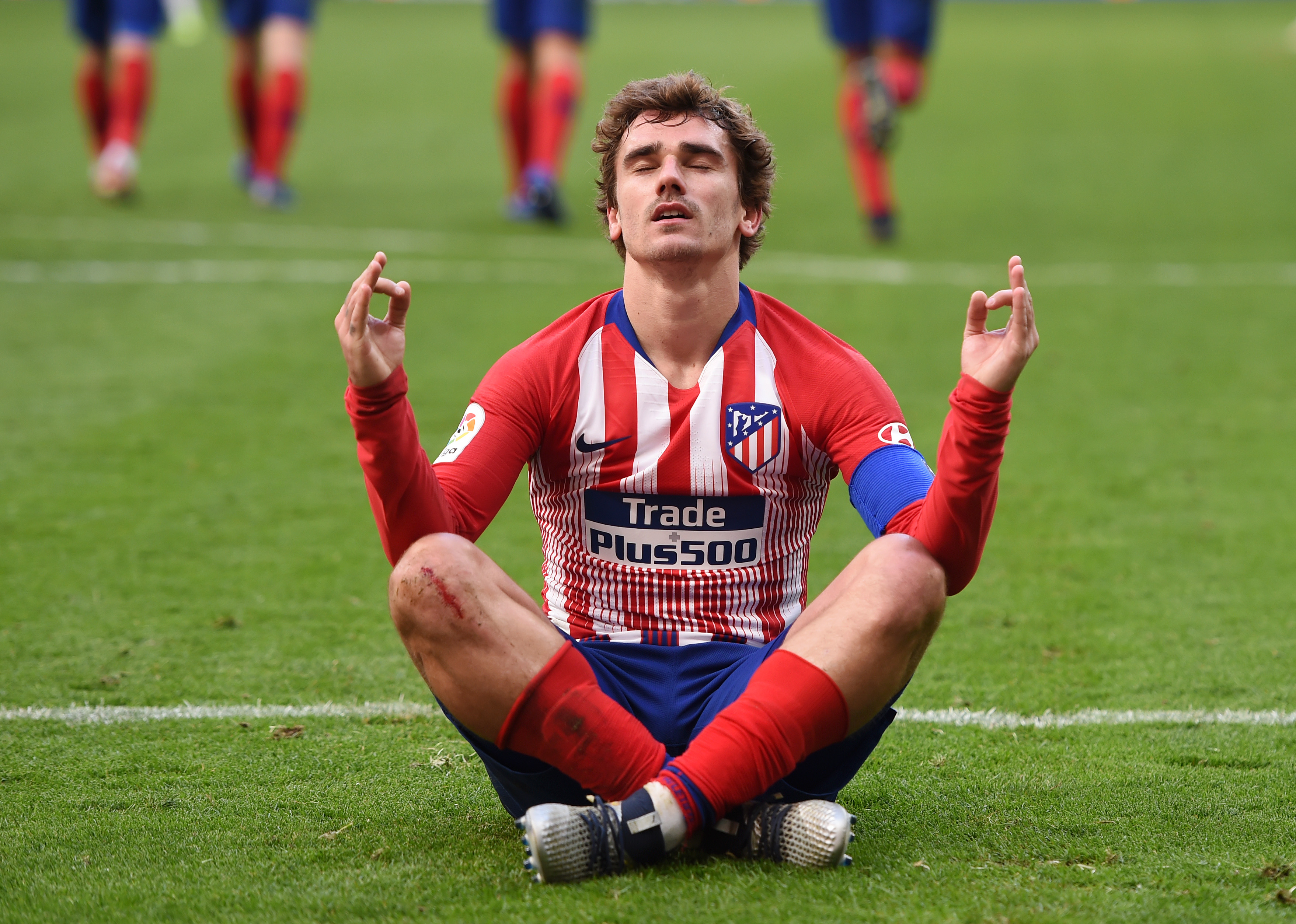 MADRID, SPAIN - DECEMBER 08: Antoine Griezmann of Atletico Madrid celebrates after scoring his team's second goal during the La Liga match between Club Atletico de Madrid and Deportivo Alaves at Wanda Metropolitano on December 8, 2018 in Madrid, Spain. (Photo by Denis Doyle/Getty Images)