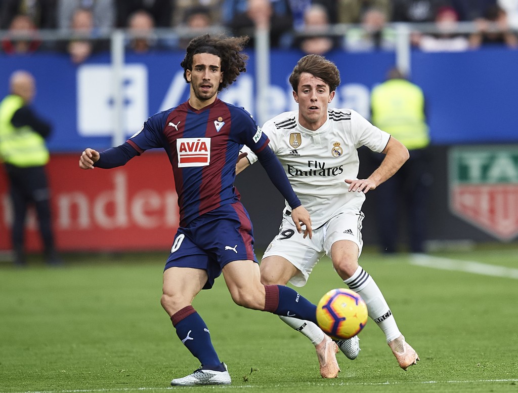 Cucurella (R) has impressed on loan at Eibar (Photo by Juan Manuel Serrano Arce/Getty Images)