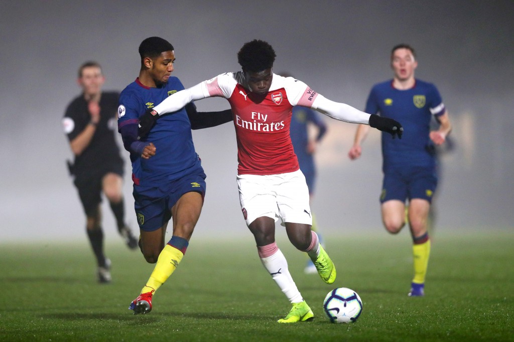 BOREHAMWOOD, ENGLAND - FEBRUARY 04: Bukayo Saka of Arsenal controls the ball during the Premier League 2 match between Arsenal and West Ham at Meadow Park on February 4, 2019 in Borehamwood, England. (Photo by Naomi Baker/Getty Images)