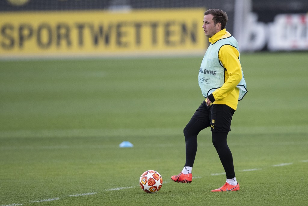 DORTMUND, GERMANY - MARCH 04: Mario Gotze #10 of Borussia Dortmund during a Borussia Dortmund training session ahead of their UEFA Champions League Round of 16 Second Leg match against Tottenham Hotspur on March 04, 2019 in Dortmund, Germany. (Photo by Maja Hitij/Getty Images)