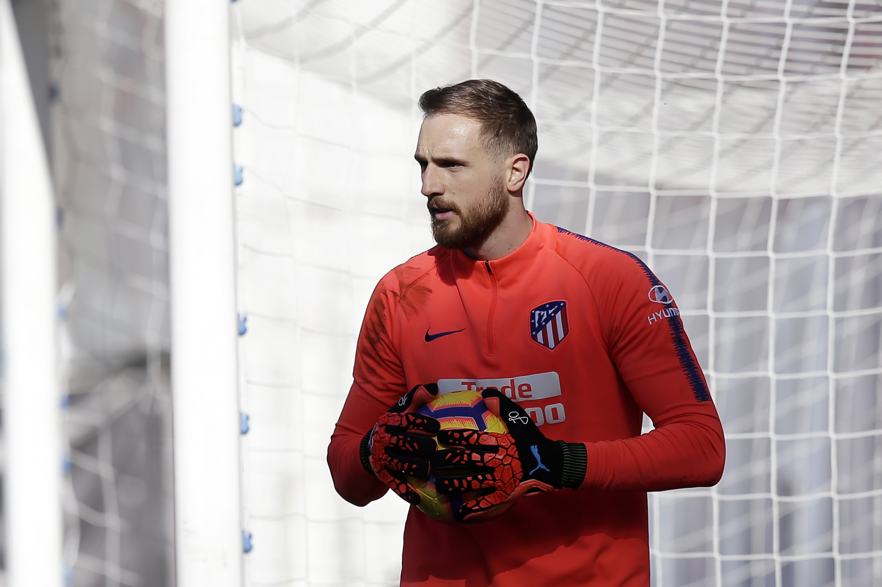 Time for Manchester United to sign another Atletico Madrid goalkeeper? (Photo by Gonzalo Arroyo Moreno/Getty Images)
