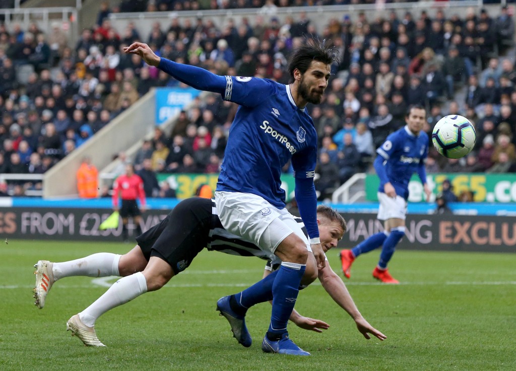 Everton or Tottenham for Gomes? (Photo by Nigel Roddis/Getty Images)