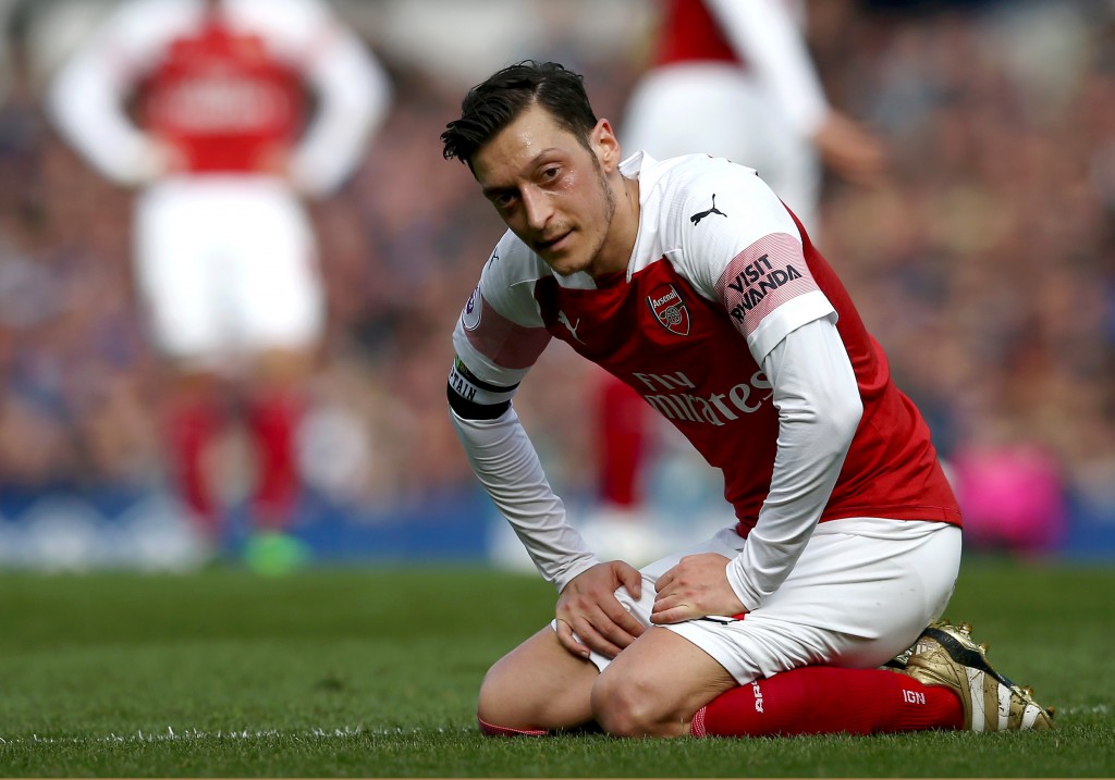 Ozil was almost anonymous during Arsenal's loss to Everton. (Photo by Jan Kruger/Getty Images)