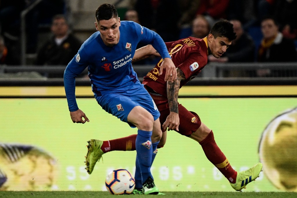 Fiorentina's Serbian defender Nikola Milenkovic (L) works around AS Roma Argentine forward Diego Perotti during the Italian Serie A football match AS Roma vs Fiorentina on April 3, 2019 at the Olympic stadium in Rome. (Photo by Filippo MONTEFORTE / AFP) (Photo credit should read FILIPPO MONTEFORTE/AFP/Getty Images)