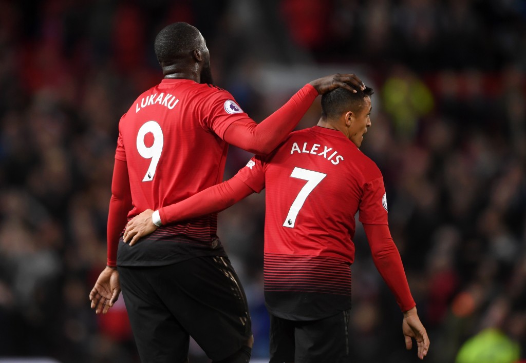 MANCHESTER, ENGLAND - OCTOBER 06: Romelu Lukaku and Alexis Sanchez of Manchester United celebrate following their sides victory in the Premier League match between Manchester United and Newcastle United at Old Trafford on October 6, 2018 in Manchester, United Kingdom. (Photo by Laurence Griffiths/Getty Images)