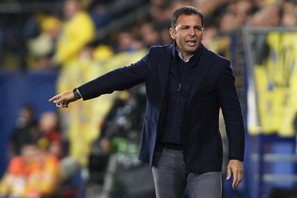 VILLAREAL, SPAIN - APRIL 11: Javier Calleja, Manager of Villarreal gives instructions during the UEFA Europa League Quarter Final First Leg match between Villarreal and Valencia at Estadio de la Ceramica on April 11, 2019 in Villareal, Spain. (Photo by Fotopress/Getty Images)
