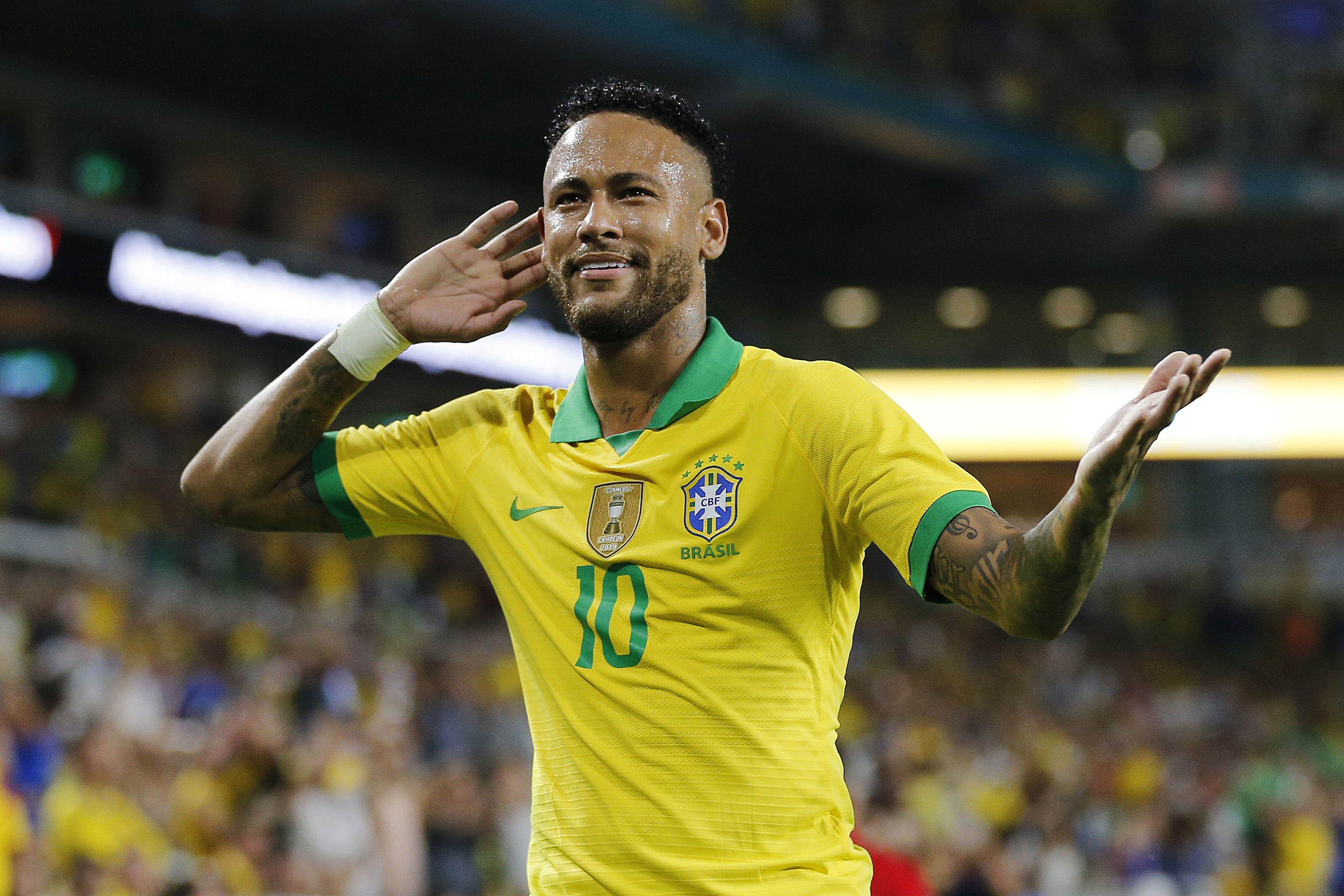 Can Neymar match Luis Ronaldo's goalscoring record when his team face Peru? (Photo courtesy: AFP/Getty)