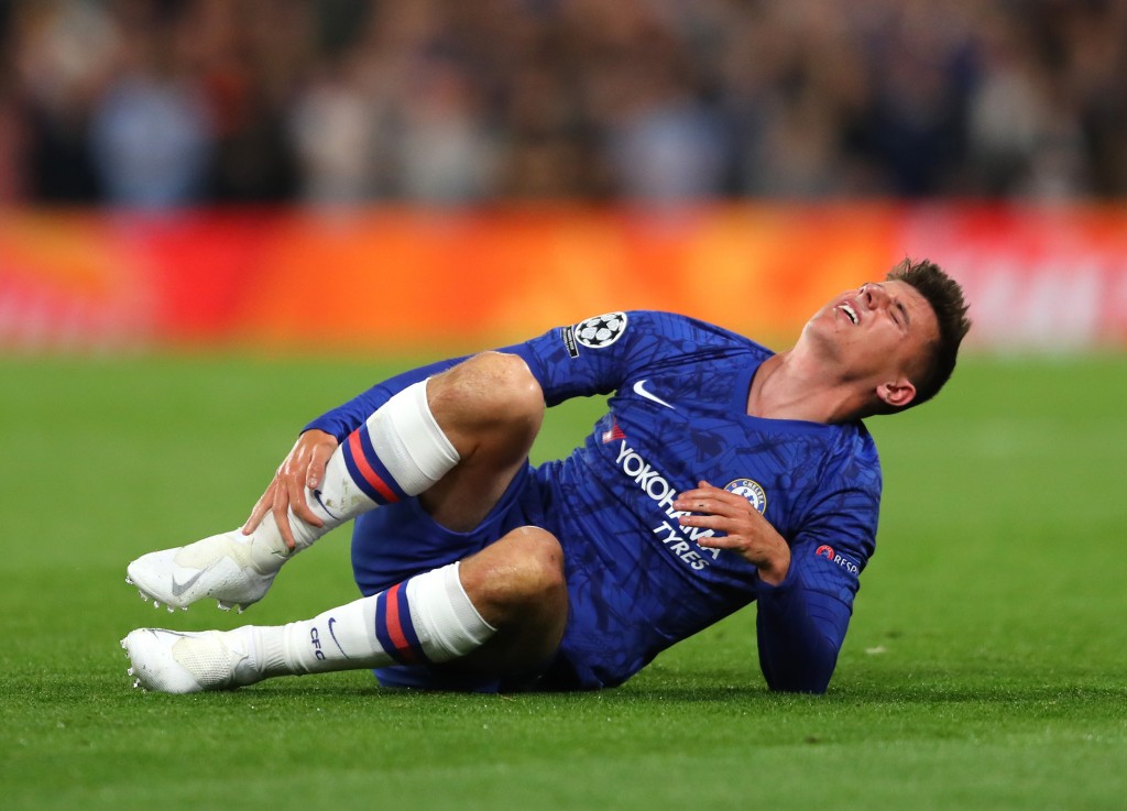 Mount's injury will be a huge concern for Chelsea fans. (Photo by Richard Heathcote/Getty Images)