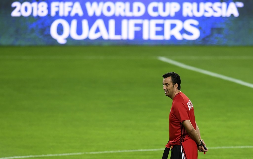 Andorra's coach Koldo Alvarez takes part in a training session at the Aveiro Municipal stadium in Aveiro on October 6, 2016, on the eve of the WC 2018 football qualification match Portugal vs Andorra 6, 2016. / AFP / FRANCISCO LEONG (Photo credit should read FRANCISCO LEONG/AFP/Getty Images)