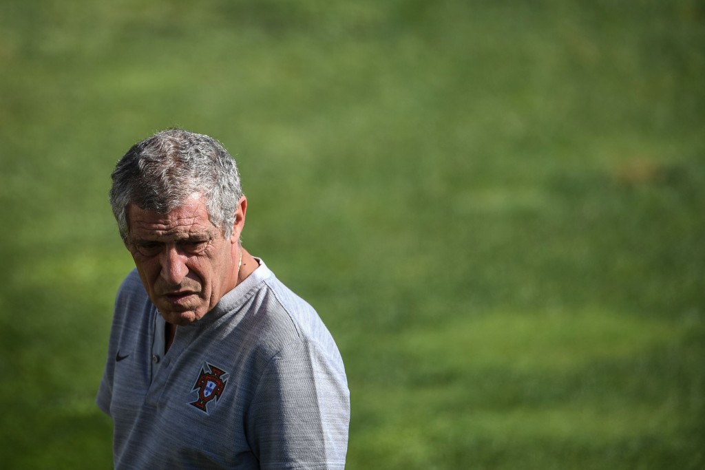 Portugal's head coach Fernando Santos looks on during a training session at "Cidade do Futebol" training camp in Oeiras, outskirts of Lisbon on September 3, 2019, ahead of the Euro 2020 football qualification match between Portugal and Serbia. (Photo by PATRICIA DE MELO MOREIRA / AFP) (Photo credit should read PATRICIA DE MELO MOREIRA/AFP via Getty Images)