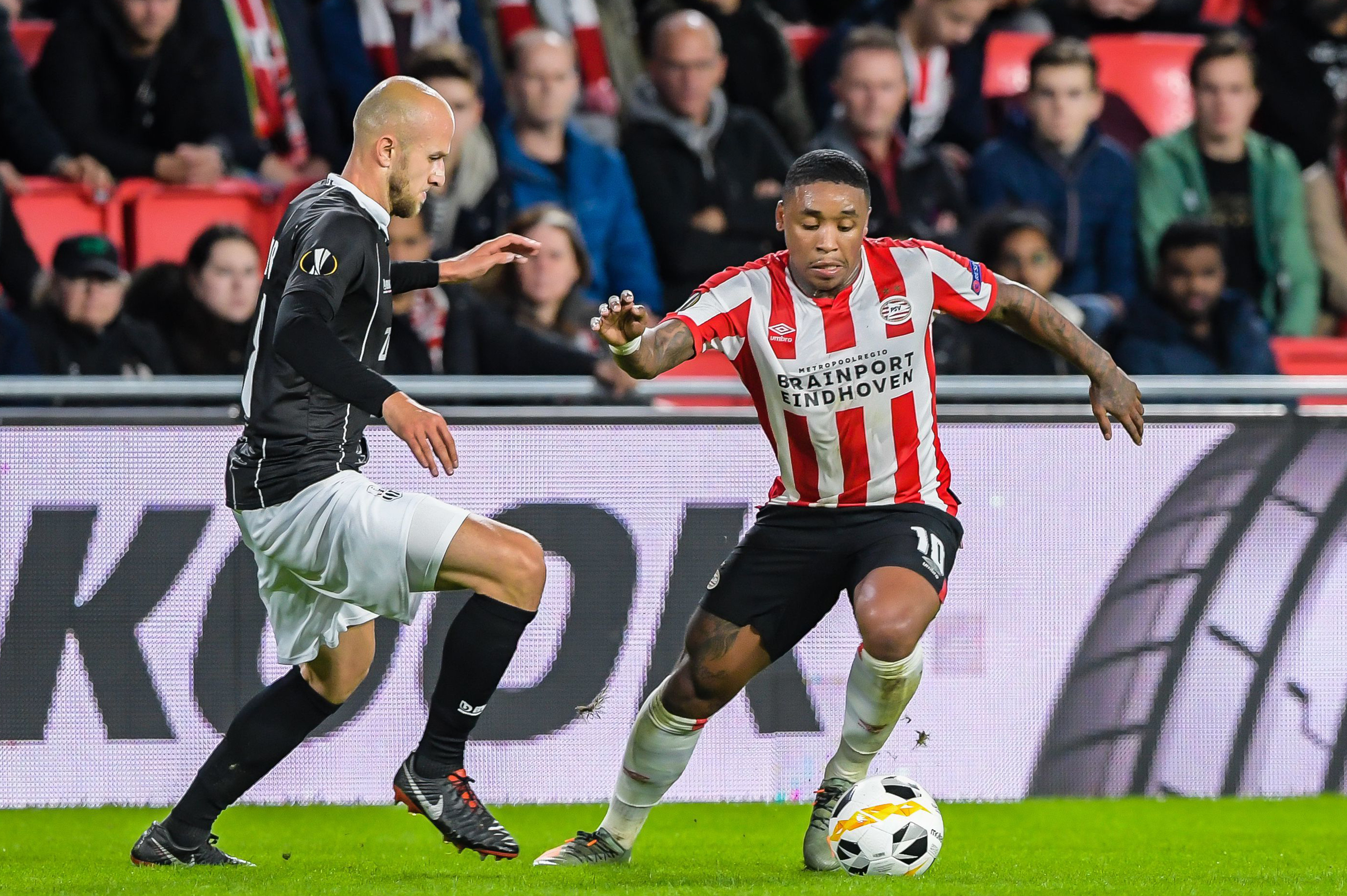 Bergwijn on his way to Tottenham (Photo by GERRIT VAN KEULEN/AFP via Getty Images)